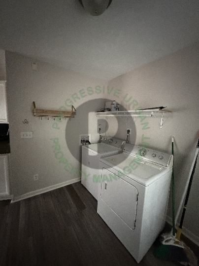 Photo - 2562 W 10th St