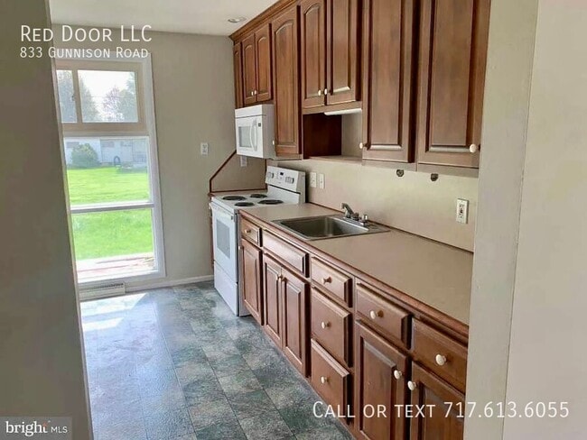 Photo - 833 Gunnison Rd