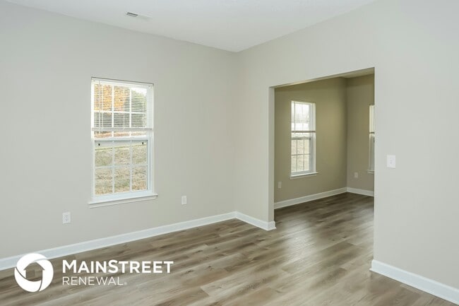 Photo - 823 Winthrop Ln