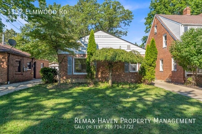 Photo - 1152 Elmwood Rd House