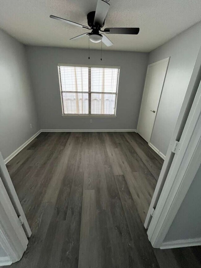 Photo - Cute 2 bedroom 1 bathroom condo! Freshly painted! New flooring!
