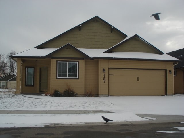 Building Photo - 1307 W Sanetta St