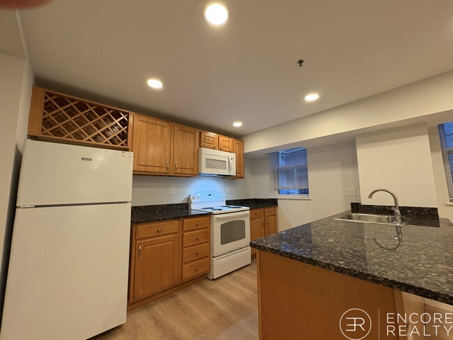 Building Photo - 51 Queensberry St Unit B