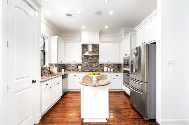 Photo - 612 W 27th St