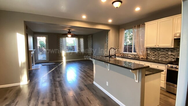 Photo - 352 Goodall St