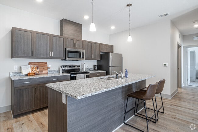 2BR, 2BA - 1,087SF - The Shoreline - Kitchen