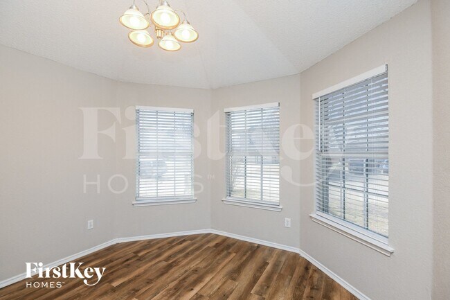 Photo - 609 Hollyberry Dr