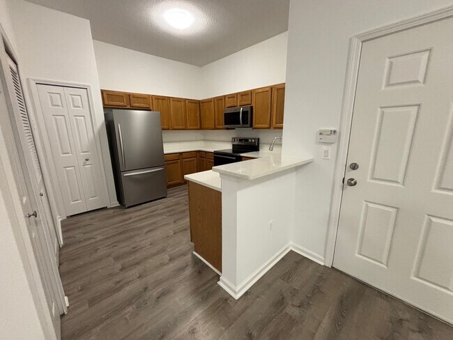 Photo - 3-Bed, 2-Bath First Floor Condo with Private Patio & Community Pool in Mandarin