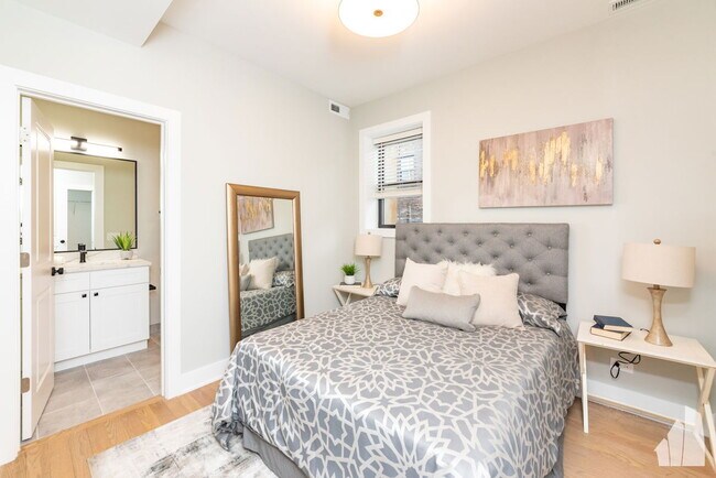 Photo - 2020 W Montrose Ave Unit 3A