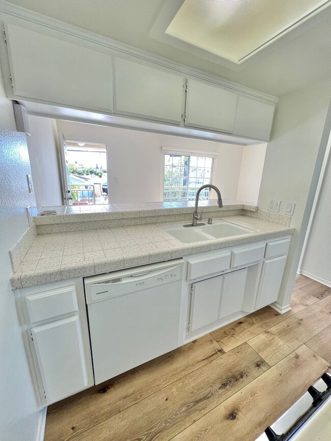 Photo - 3225 E 10th St Unit 3227