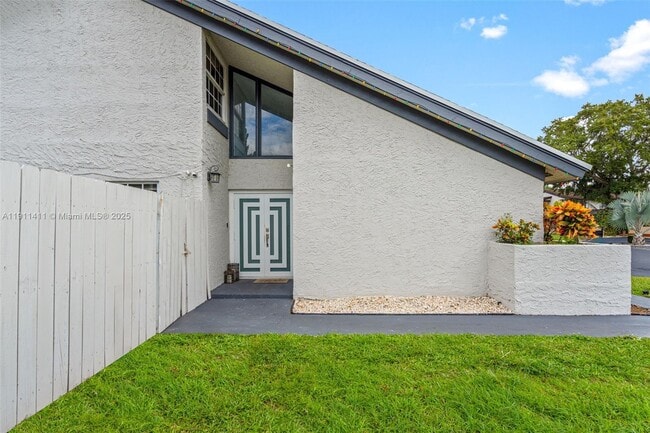 Photo - 8351 SW 39th Ct Casa