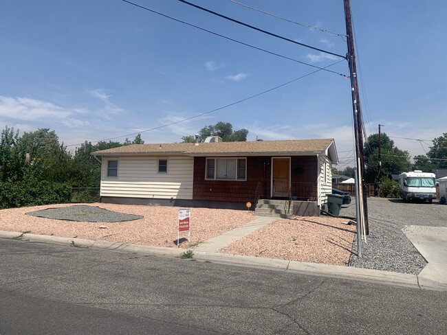 Building Photo - 1522 Hall Ave Rental