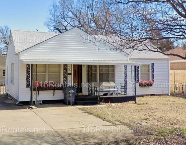 Building Photo - $1345 - 4 bed 1 bath - Single Family Home