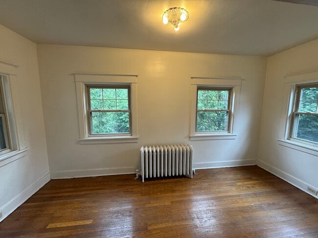 Photo - 5716 Beacon St