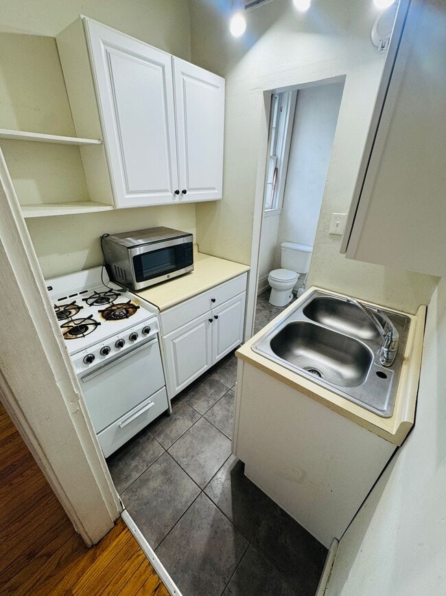 Photo - STUDIO APARTMENT WITH HEAT INCLUDED AVAILABLE NOW! Unidad Apt 11