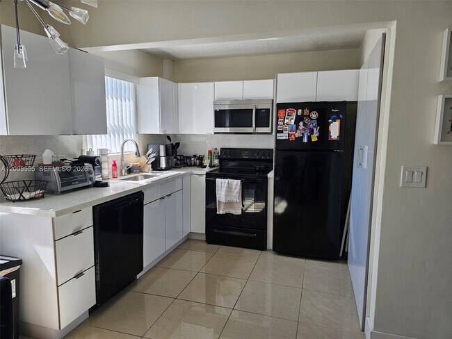 Photo - 900 Tallwood Ave Unit 207