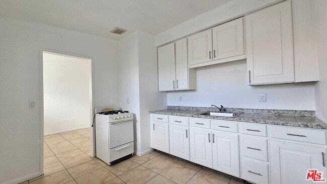 Building Photo - 66327 7th St Unit 1 Rental