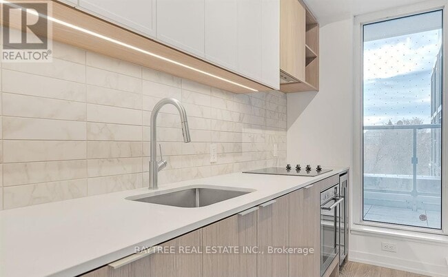 Photo - 2020 Bathurst St Unit 506