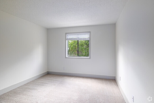2BR, 2BA - 856SF - Victoria - Second Bedroom