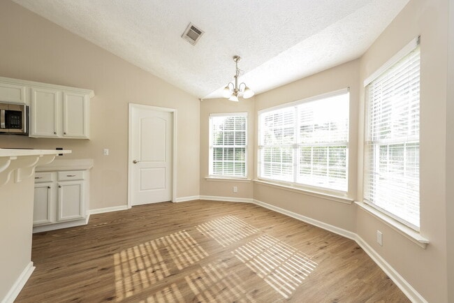 Photo - 106 Lyndhurst Dr