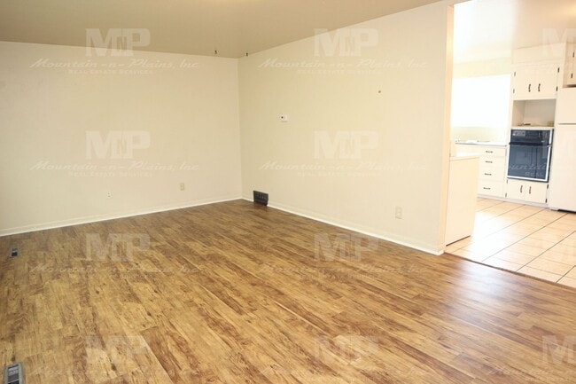 Photo - 323 W Mulberry St