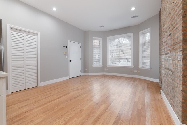 Photo - 1303 W Flournoy St Unit 1F