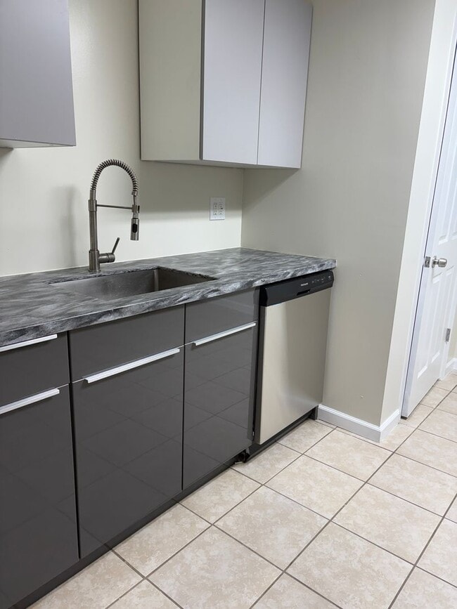 Photo - Newly Renovated 3 bedroom house in the hea...