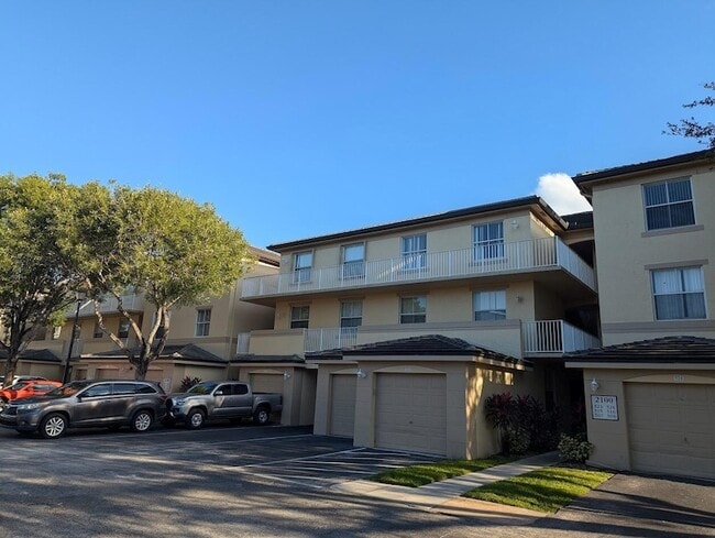 Building Photo - 2100 Greenview Shores Blvd Unit 510