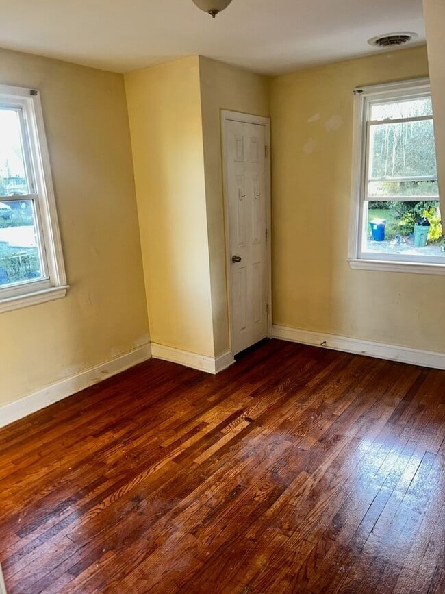 Photo - 5720 Simmonds Ave
