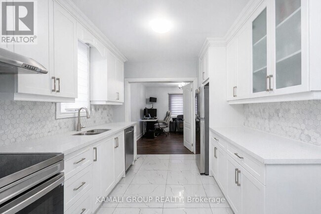 Photo - 449 Kenilworth Ave N