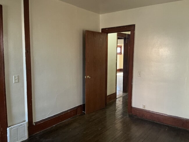 Photo - 3716-3718 W Roberts St Unit Lower