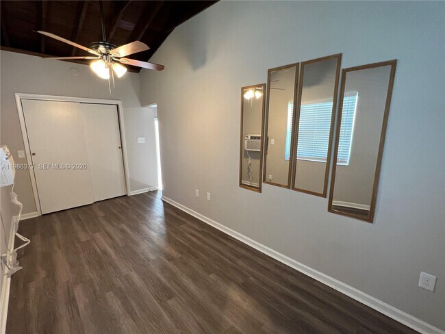 Photo - 1001 S 22nd Ct Unidad East Rear