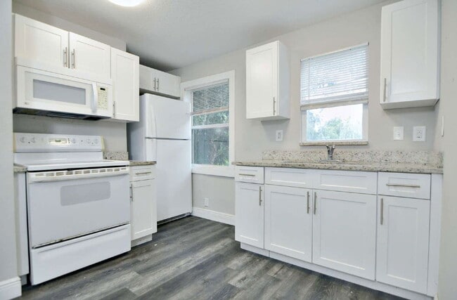 Photo - 912 Hart St