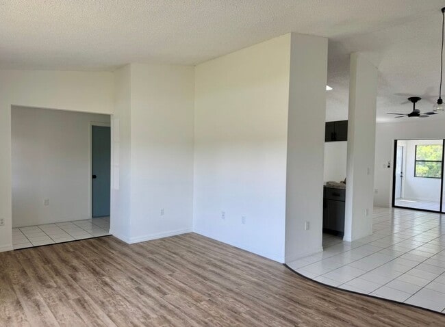 Photo - 2391 Briarwood St