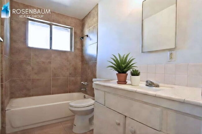 Photo - 565 S Hobson Unidad 1