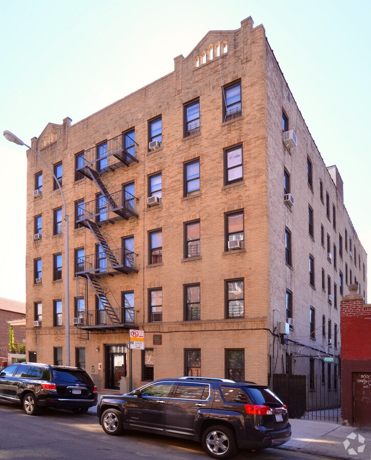 Photo - 1910 Benedict Ave