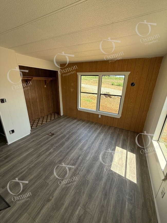 Building Photo - 2058 AR-5 Unit 12