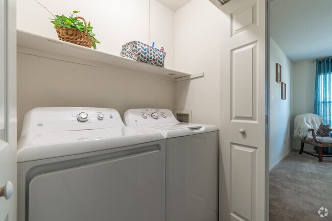 1BR, 1BA - 725SF - Laundry