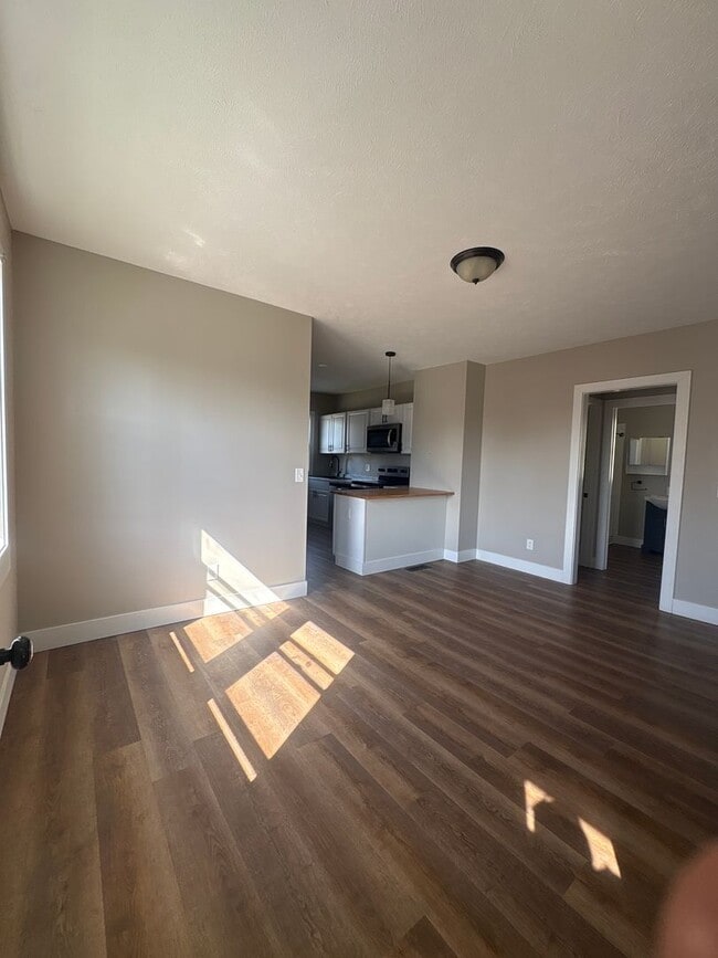 Building Photo - Poe3104 Unit Up