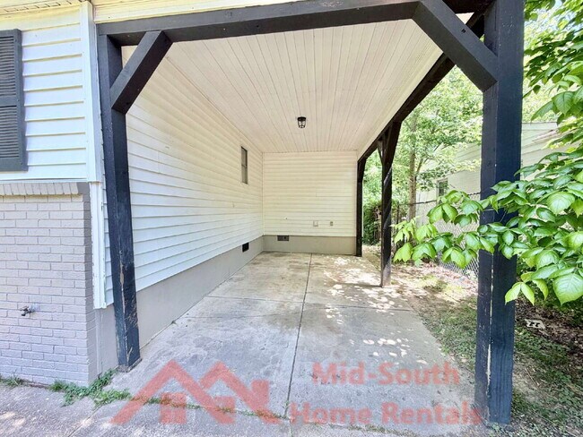 3682 Suzanne Dr