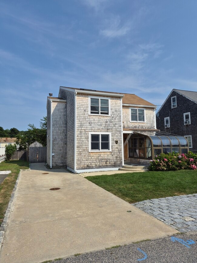 Building Photo - 10 Breakwater Ct
