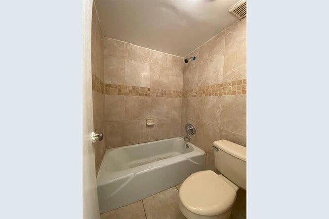 Photo - 2432 Lemon Tree Ln Unidad B