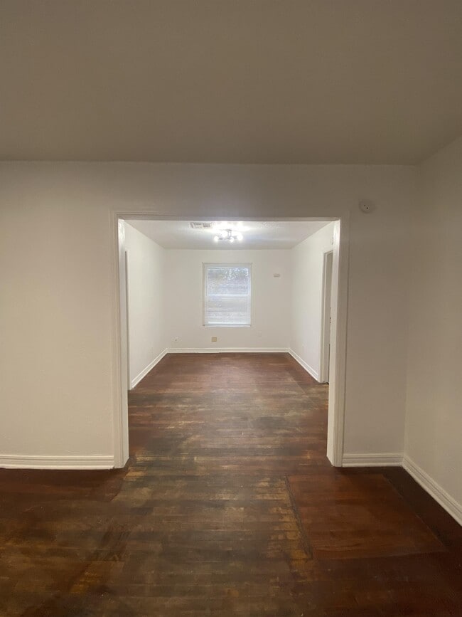 Photo - 1304 Campbell Rd