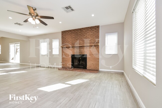 Photo - 6381 Newville Ave