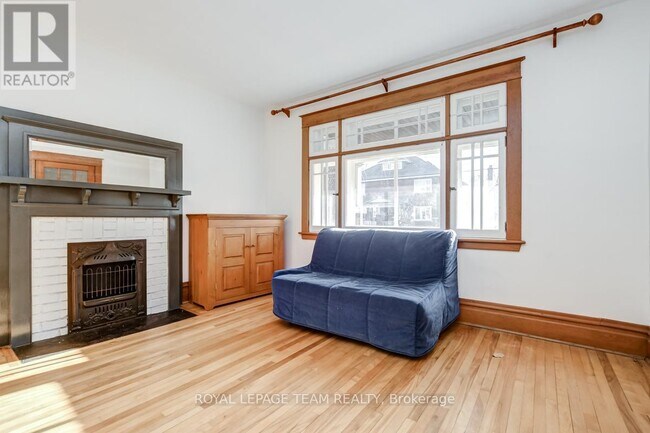 Photo - 995 Gladstone Ave