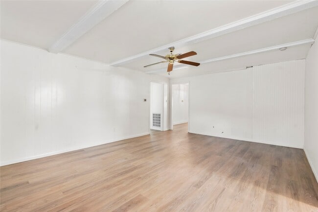 Photo - 8903 Roos Rd