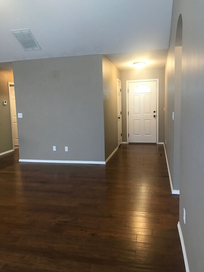 Photo - Great home nestled in Southeast Springfield