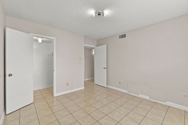 Photo - 1950 Spenwick Dr Unit 408