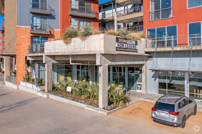 Leasing Office Entrance - Sylvan Thirty