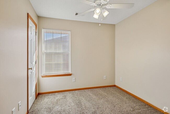 Building Photo - 3 Bedroom, 2 Bath, all one level, all elec... Rental